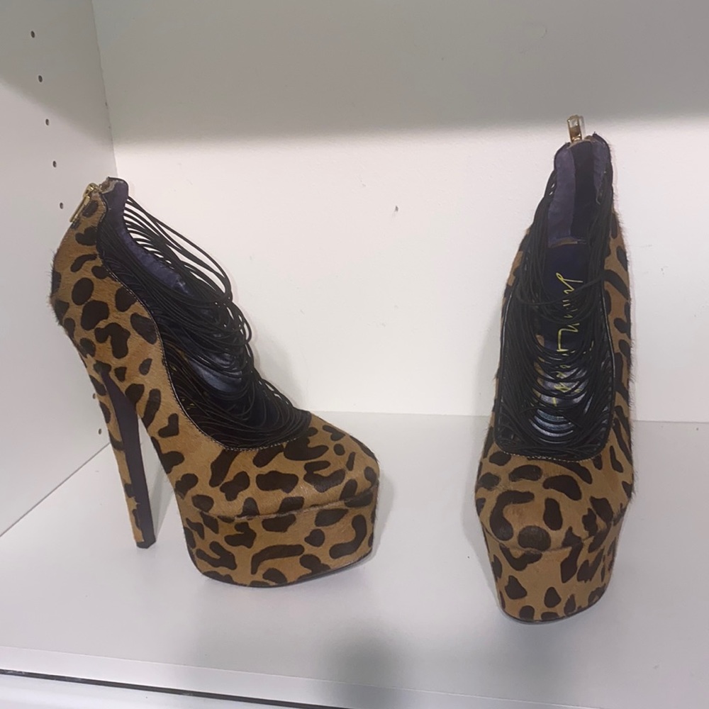 Worn once London Trash Cheetah Heel